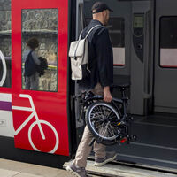 Renfe quiere que uses una bici plegable cuando te montes en tren. Para ello ha anunciado un servicio de suscripción desde 41 euros 