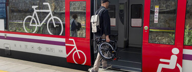 Renfe quiere que uses una bici plegable cuando te montes en tren. Para ello ha anunciado un servicio de suscripción desde 41 euros 