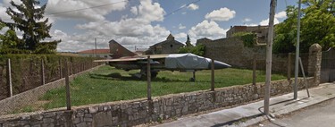 Para decorar el jardín, un MiG: el hombre que guarda una colección de cazas soviéticos en un pueblo de Cataluña 