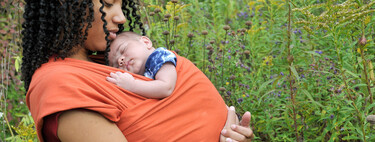 Mi bebé llora cuando le pongo en el portabebé: ¿qué puedo hacer para que disfrute del porteo?