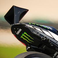 No es una percha ni una antena parabólica: se trata del nuevo alerón trasero a lo F1 de la Yamaha de MotoGP