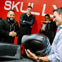 Estrípers, deportivos y fraude. La bancarrota de Skully contada a través de una demanda