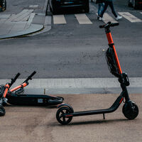 París quiere prohibir los patinetes eléctricos de alquiler. Los ciudadanos lo votarán en un referéndum