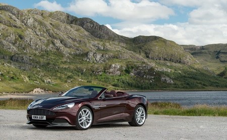 aston-martin-vanquish-volante-2015-650-01.jpg