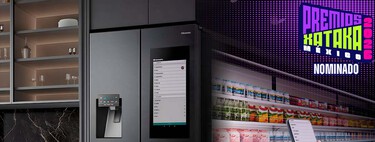 Refrigerador con enorme pantalla y control desde app. Puedes cambiar una puerta de congelador a refrigerador 