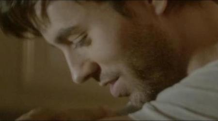 Destacamos el culo de Enrique Iglesias en su nuevo vídeo, ¡toma pelota picada!