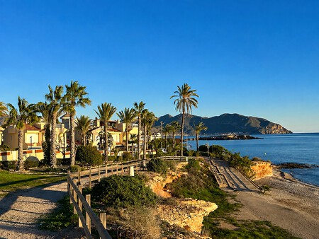 Escapadas Turismo Espana Otono Septiembre Playa Calor Mediterraneo Pueblo Pesquero