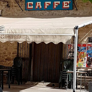 Cierra el bar en un pueblo de 2.000 habitantes tras casi 140 años de historia y al final los vecinos lo reabren: "Los pequeños pueblos merecemos existir" 