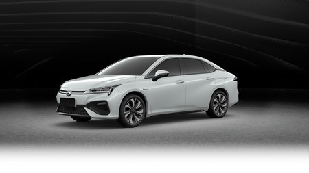 Este GAC Aion S sedán es un coche eléctrico chino que promete más de 500 kilómetros de autonomía
