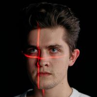 Tinder tiene tantos bots que ya no sabemos si ligamos con humanos. Y para solucionarlo quiere un pedazo de tu cuerpo