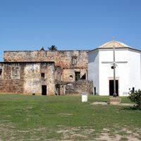Você está mais próximo do único castelo medieval das Américas do que imaginava — e conhecer suas masmorras custa menos de R$ 50 