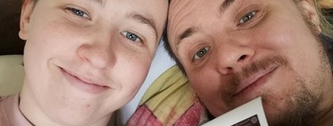 Un hombre transgénero ha dado a luz al bebé de su pareja no binaria con el esperma donado por una mujer transexual