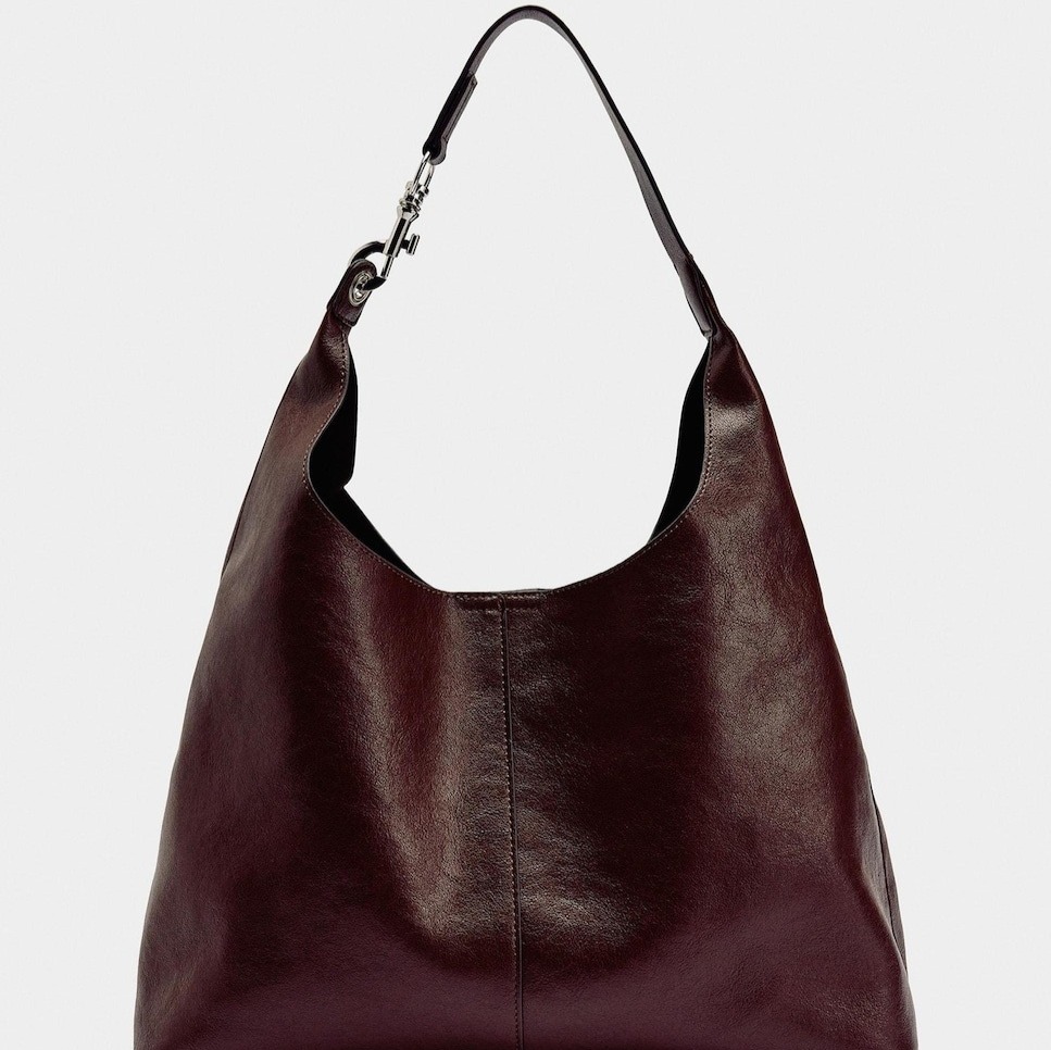 Parfois
Bolso de hombro estilo hobo con cierre de imán en liso