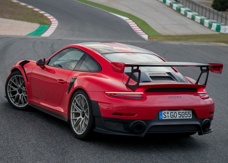 Video: Mira lado a lado las vueltas del Porsche 911 GT2 RS y del Lamborghini Aventador SVJ en Nürburgring