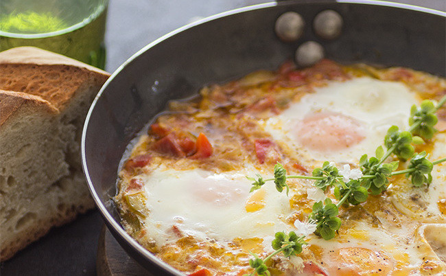 Huevos al plato al estilo vasco-francés. Receta