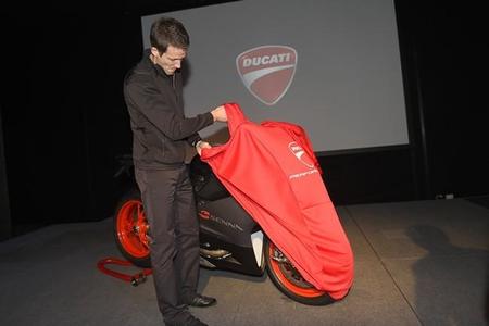 Sebastian Ogier, premiado con una Ducati 1199 Panigale S “Senna”