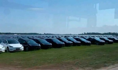 Stock de unidades de Tesla en un aerodromo de Alemania