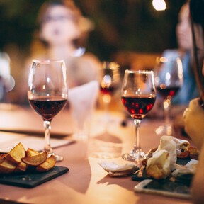 Lidl tiene un Ribera del Duero por poco más de cinco euros la botella, perfecto para el la comida en familia