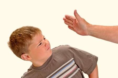 ¿Se puede pegar con dignidad a los hijos?