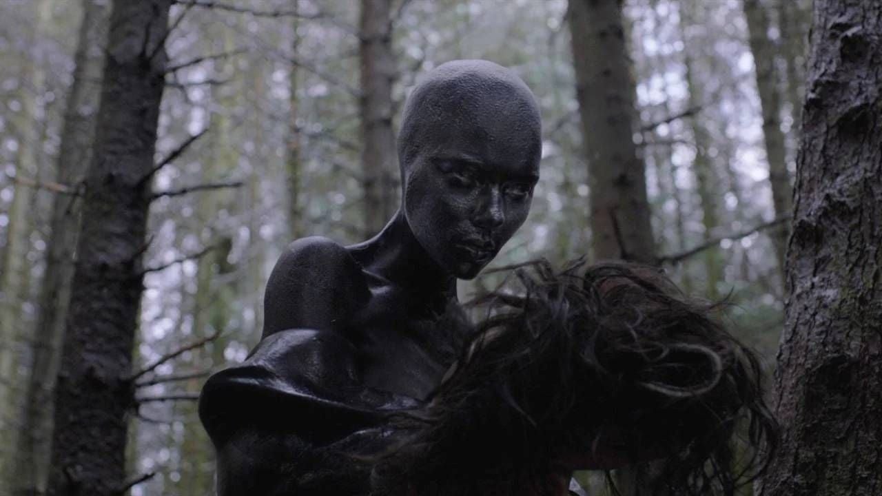 Siempre se nos olvida que existe pero esta película con Scarlett Johansson es una obra maestra de la ciencia ficción