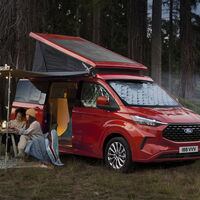 La nueva Ford Transit Custom Nugget quiere desbancar a la Volkswagen California como reina de las furgonetas camper