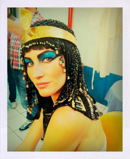 Calentamos motores para Halloween: Gisele Bündchen se convierte en Cleopatra