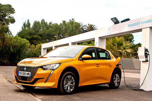 Descuentos de la semana: un eléctrico por 11.000 euros menos, un Toyota C-HR híbrido con rebajaza y un Dacia Duster con entrega rápida