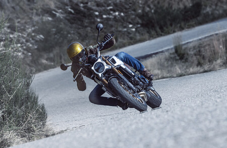 CFMoto 700CL-X Heritage: la naked de estilo neo-retro con 74 CV está lista para colarse en Europa