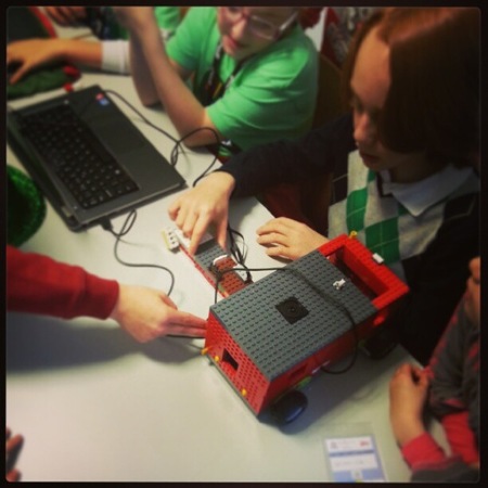 Los alumnos de 4º Primaria participan en la Junior First Lego League 2013