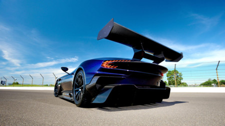 Aston Martin Vulcan 6