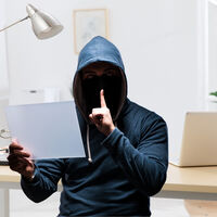 Una empresa despide a un empleado y le retira su portátil. Seis meses después, le escribe para pedirle la contraseña 