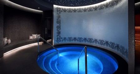 Versace abre su primer spa, y por supuesto es todo lujo con aire algo decadente