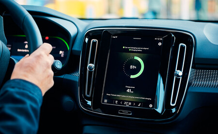 Volvo XC40 Recharge eléctrico taxi carga inalámbrica