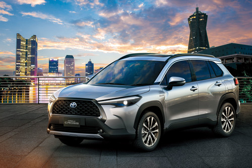 El Toyota Corolla Cross transforma al auto más vendido del mundo en un SUV, y podríamos verlo en México