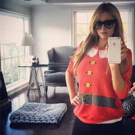 Las mil y una felicitaciones navideñas de Paris Hilton