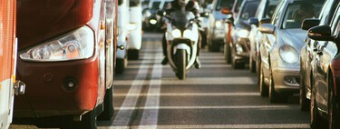Francia va a prohibir algo que todos hacemos en moto en España. Encima causa más accidentes, pero menos muertos 