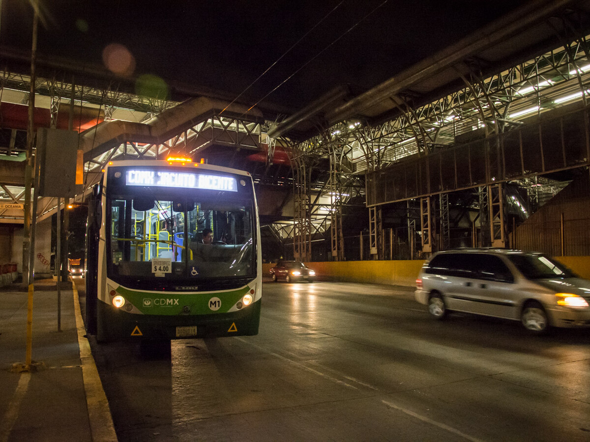 Así funciona el “Nochebús” de CDMX, el transporte público barato que opera  toda la madrugada en CDMX