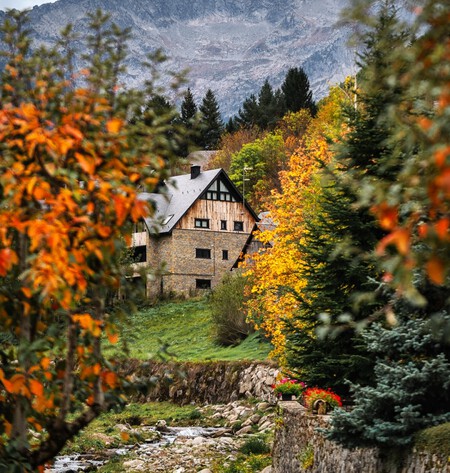 Viajes Escapadas Pueblos Encantadores Espana Montana Naturaleza Aguas Termales Suiza