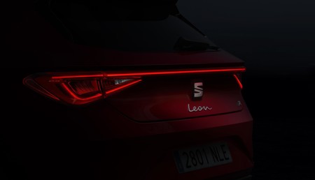 El nuevo SEAT León nos muestra sin tapujos su parte trasera a solo unos días de su presentación