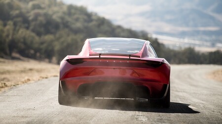 Tampoco veremos el Tesla Roadster este año: Elon Musk confirma que la producción del deportivo eléctrico vuelve a retrasarse