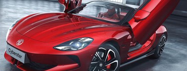 Así es el MG Cyberster: el regreso a las bases de la marca con un rodaster eléctrico de 536 hp y puertas a lo Lamborghini