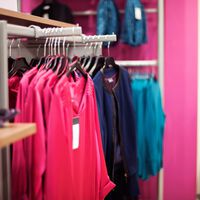 Cada vez menos mexicanos visitan tiendas físicas, pero quienes lo hacen gastan más que antes