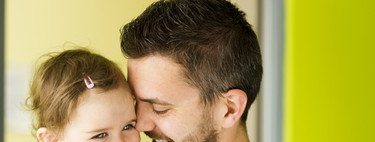 Los pediatras recomiendan que los papás pasen tiempo con sus hijos porque su manera de tratarlos es diferente a la de las mamás