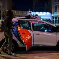 El coche autónomo ha conseguido lo que parecía imposible: que los usuarios paguen por viajes en taxi sin nadie al volante