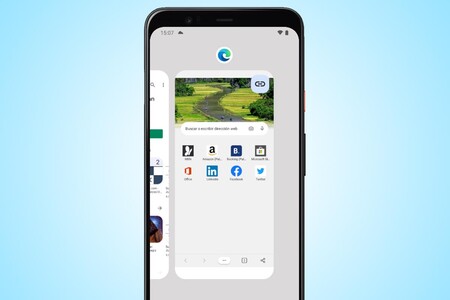 En Android 12 puedes compartir la web abierta en el navegador desde la vista de Recientes