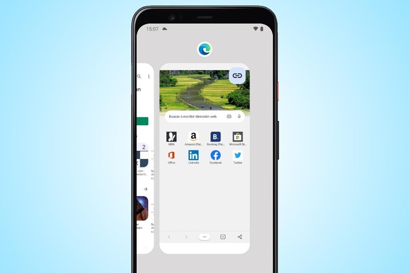 En Android 12 puedes compartir la web abierta en el navegador desde la vista de Recientes