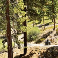 La Suzuki V-Strom volverá a recorrer la península, repite como moto oficial de la Vuelta a España