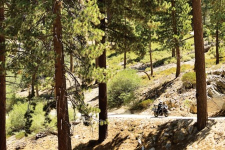 La Suzuki V-Strom volverá a recorrer la península, repite como moto oficial de la Vuelta a España