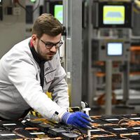 "No podemos garantizar la seguridad ni la paz". Trabajadores de Audi roban las llaves de 200 coches y exigen respuestas sobre su futuro ante los despidos que planea Volkswagen