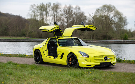 Uno de los nueve Mercedes-Benz SLS AMG Electric Drive fabricados está a la venta... ¡por más de un millón de euros!